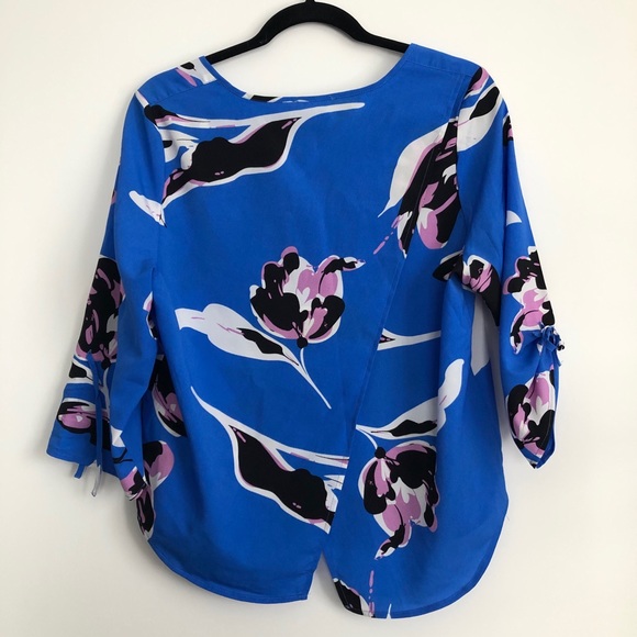 ✨3/$30✨ FLORAL BLOUSE 3/4 LENGTH SLEEVES - Picture 2 of 4